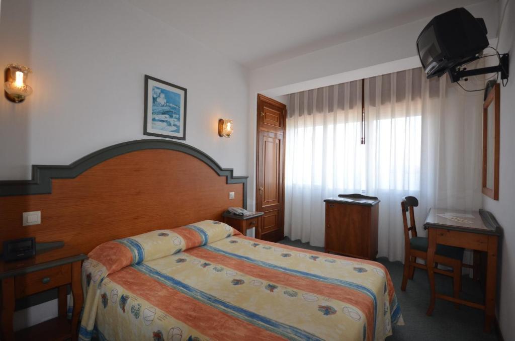 Hotel Touris Ardia Ruang foto
